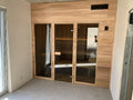 Finská sauna s prosklenou stěnou 150×150 cm — denní světlo v sauně