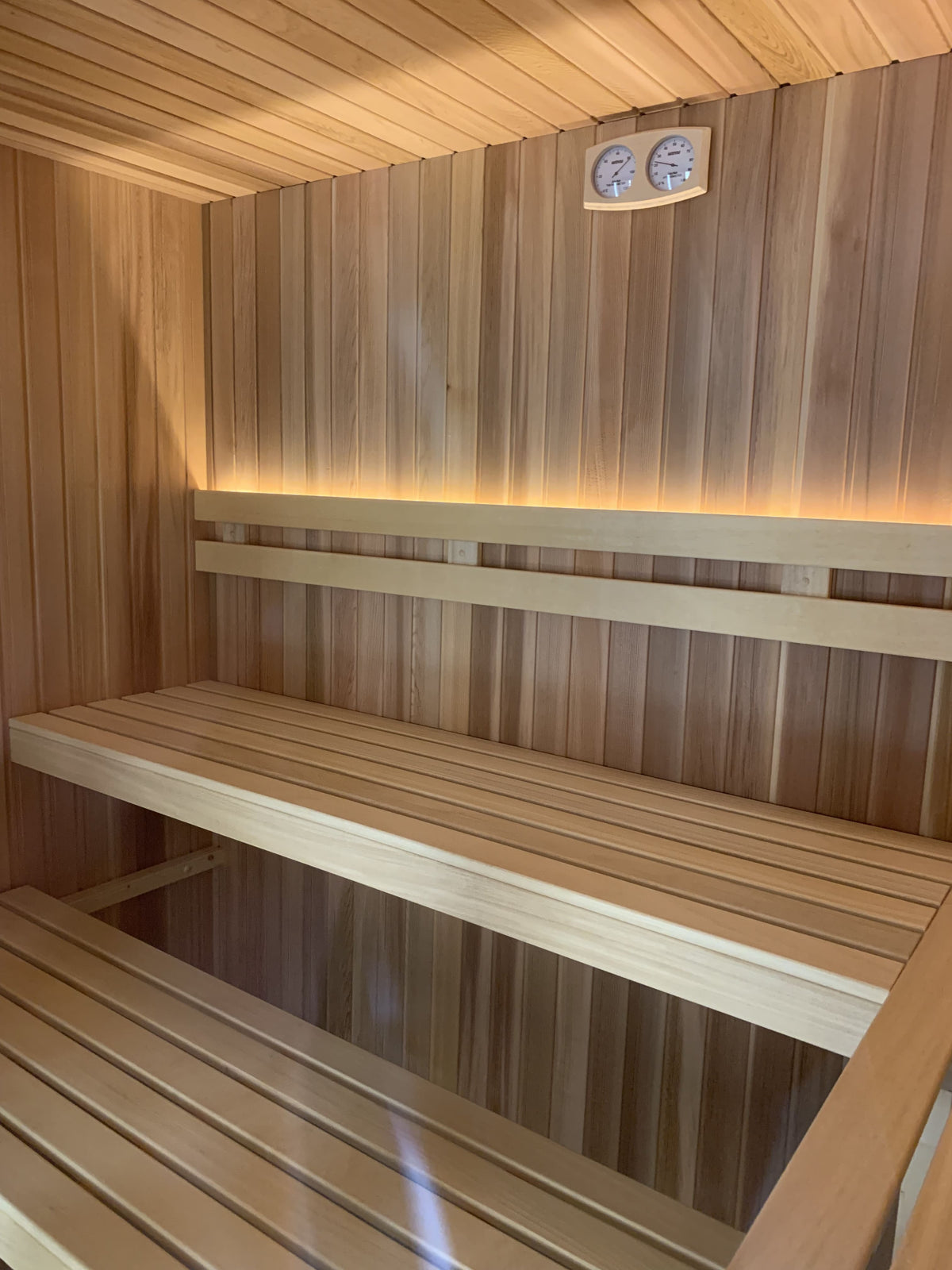 Cedrová finská sauna s prosklenou stěnou - 150x150 cm