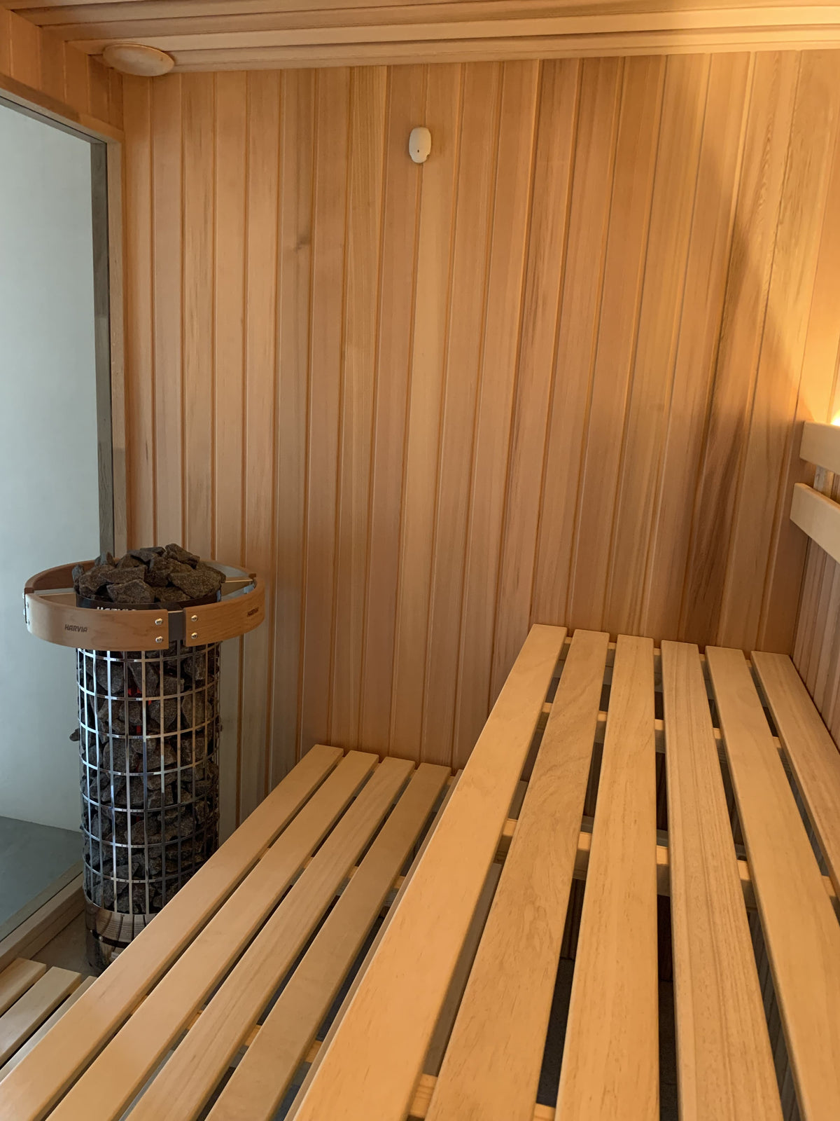 Cedrová finská sauna s prosklenou stěnou - 150x150 cm