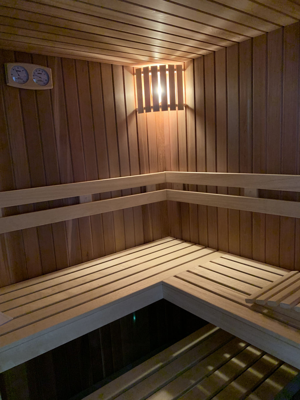 Finská sauna - červený cedr 200x170 cm