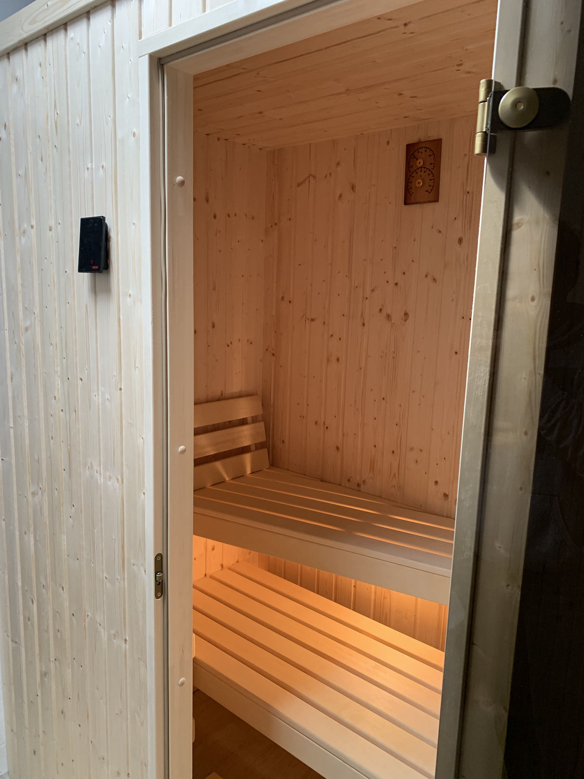 Smrková finská sauna - 120x120 cm
