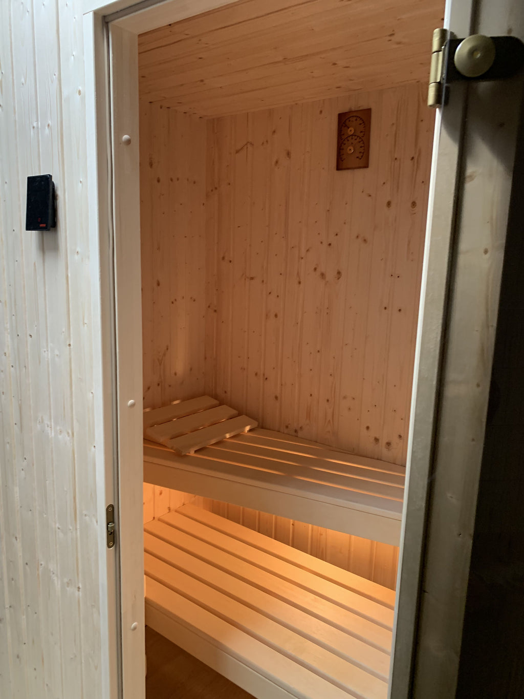 Smrková finská sauna - 120x120 cm