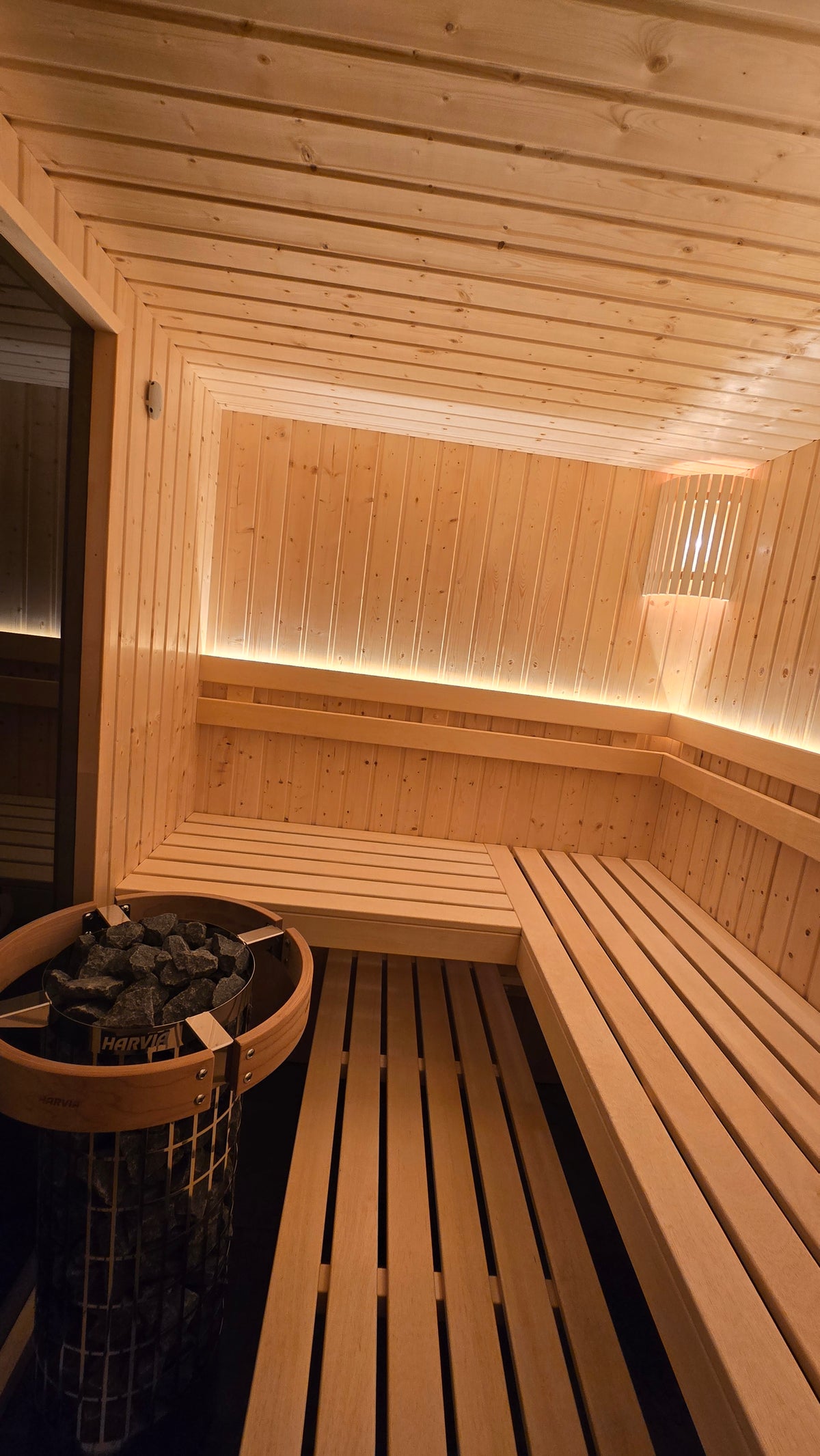 Smrková finská sauna s prosklenou stěnou - 200x170 cm